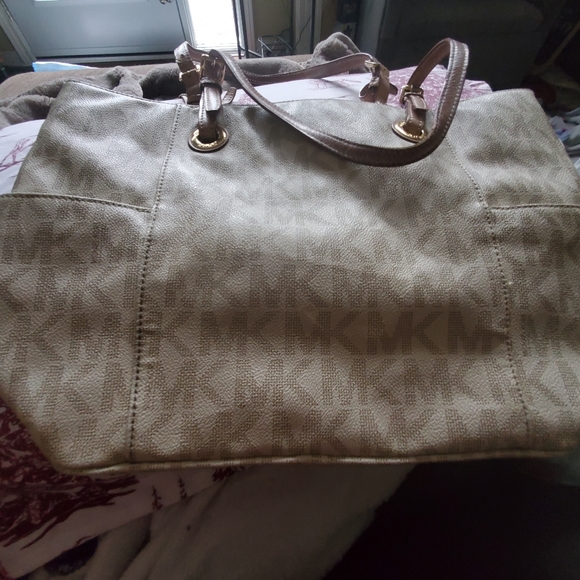 MK PURSE LIKE NEW - Picture 1 of 2
